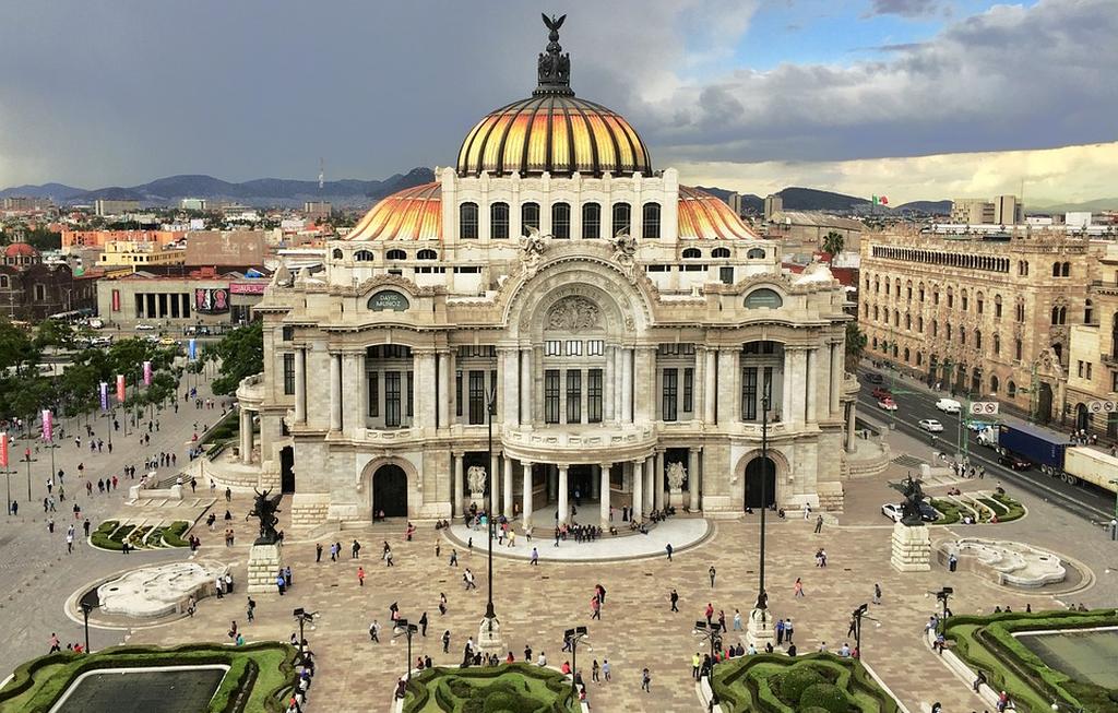 Bellas Artes abrió sus puertas para un evento religioso de La Luz del Mundo